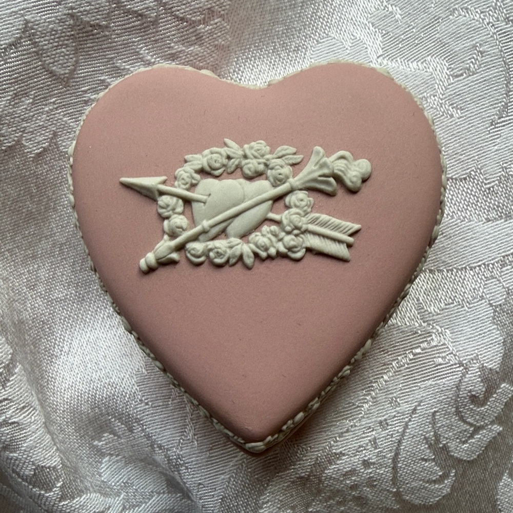 Wedgwood Pink Heart-Shaped Box